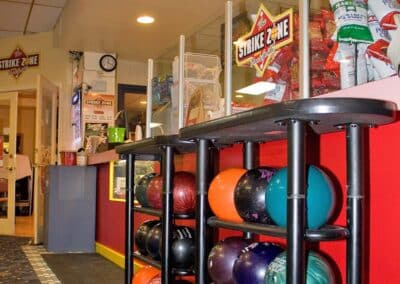 Holiday Bowl | Bowling Fun Center & Sports Bar