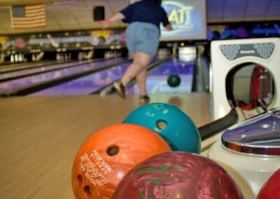 Holiday Bowl | Bowling Fun Center & Sports Bar