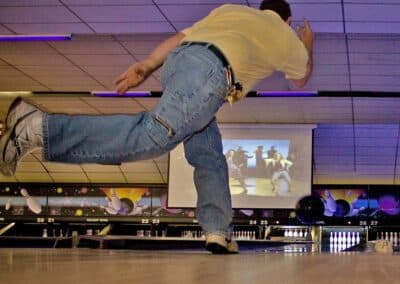 Holiday Bowl | Bowling Fun Center & Sports Bar