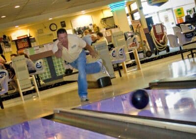 Holiday Bowl | Bowling Fun Center & Sports Bar